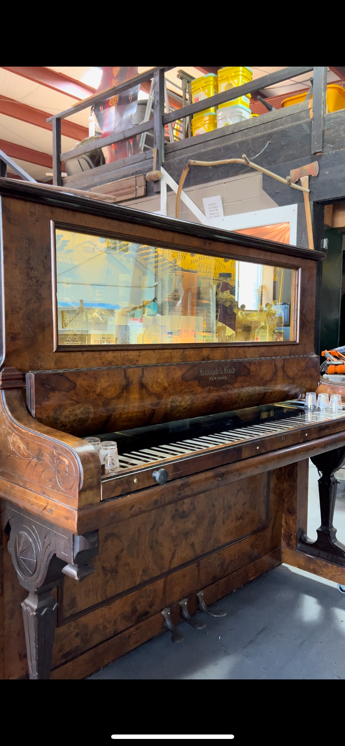 Piano bar